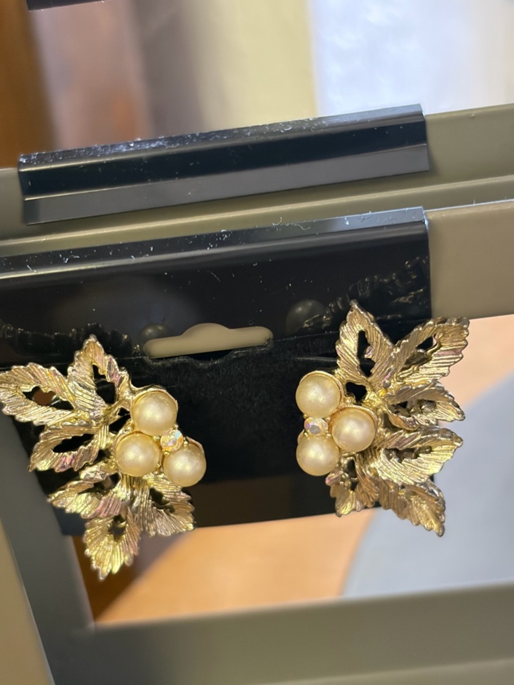Vintage Gold Leaf Cluster Clip On Earrings with Pearls - Women Jewelry